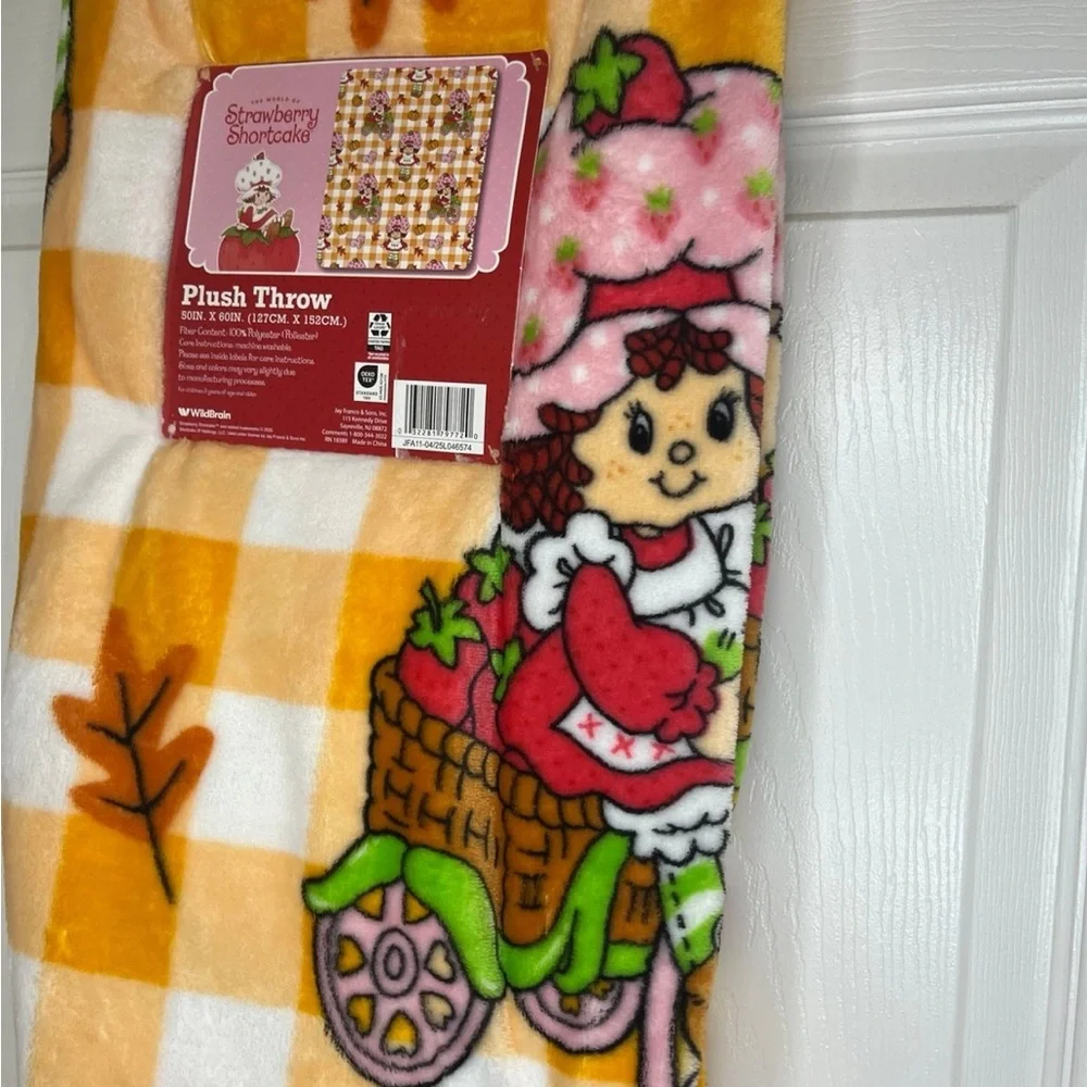 Strawberry Shortcake Plush Throw Blanket-NWT